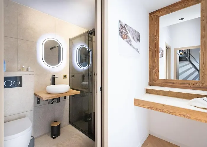 Alaska 7 130 M2 Balcony In Parking * Val Thorens